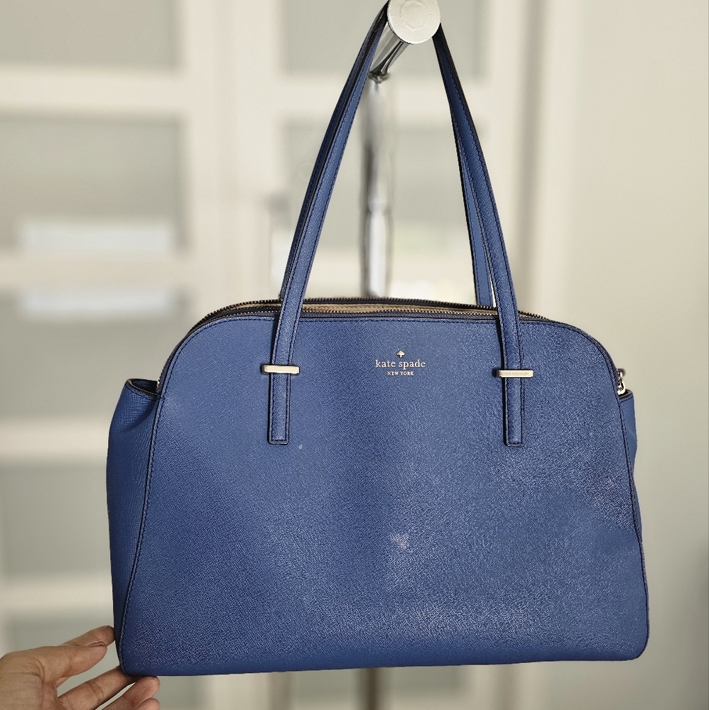 096. Kate Spade Blue Shoulder Bag with Structured Design